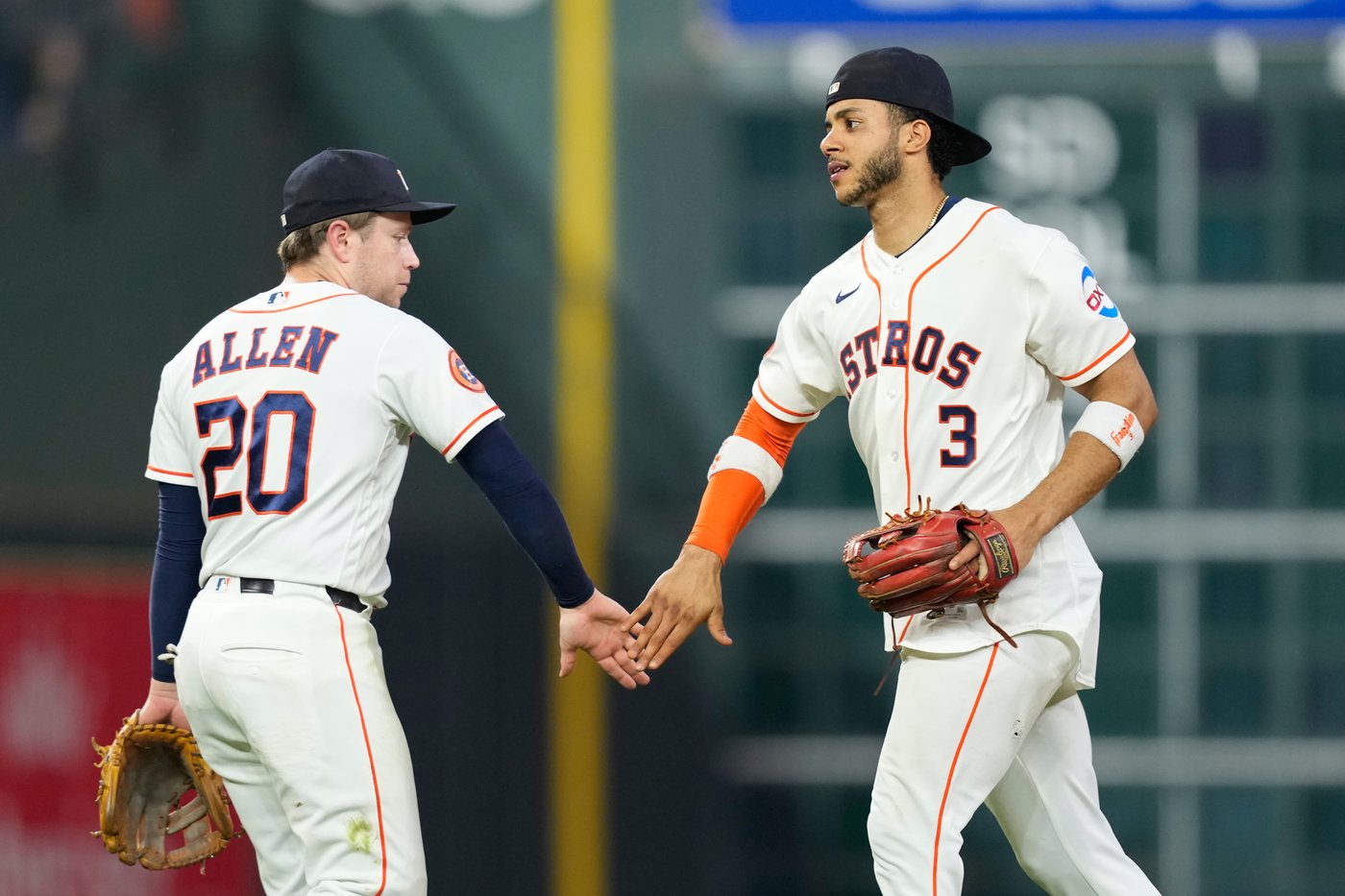 Alvarez hits 40th home run, Astros beat Royals 6-2 to move 1 game ahead of Rangers for AL West lead | iNFOnews.ca