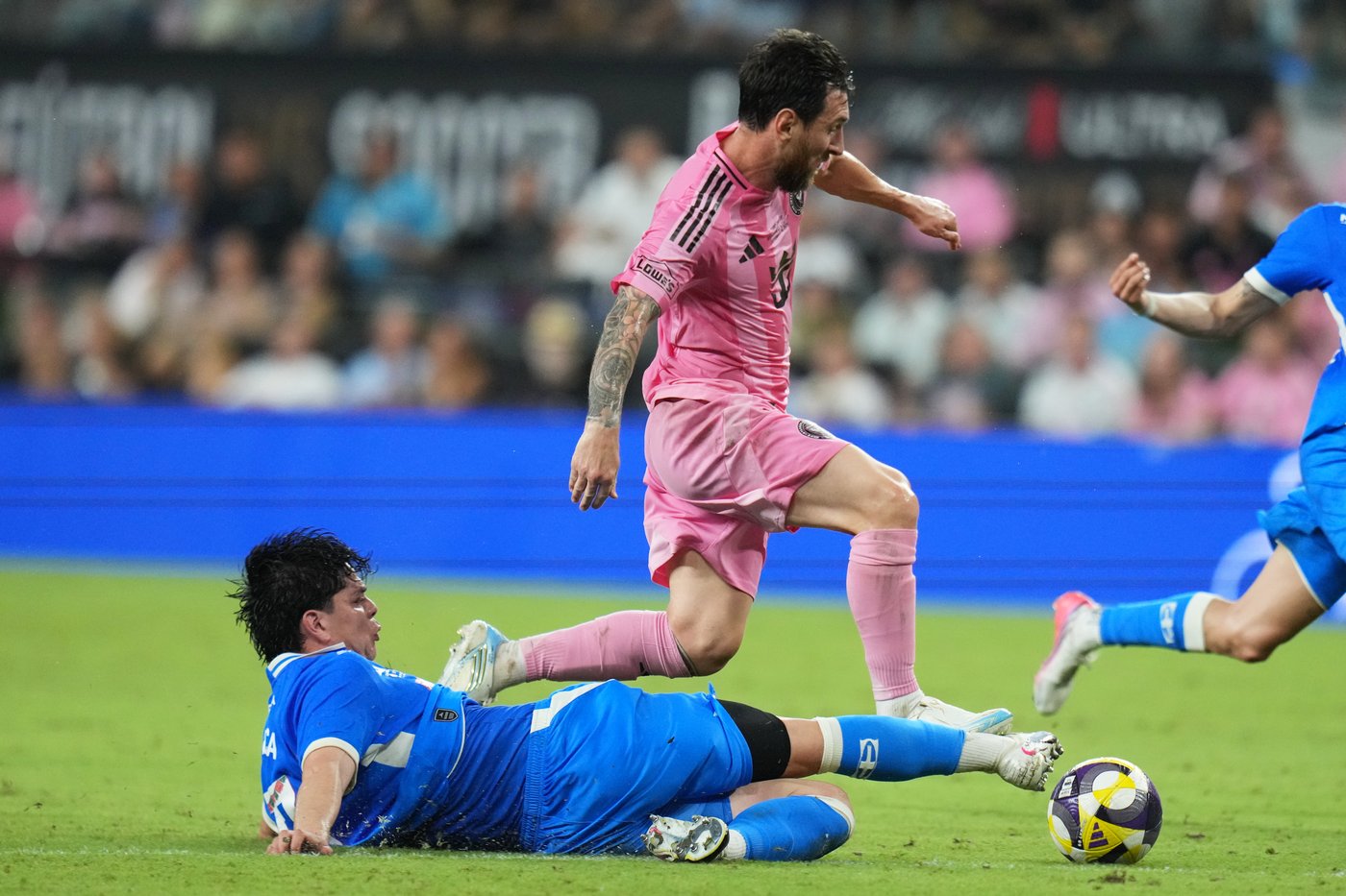 Messi scores 100th Inter Miami goal as Miami beats Cruz Azul 2-0 | iNFOnews.ca