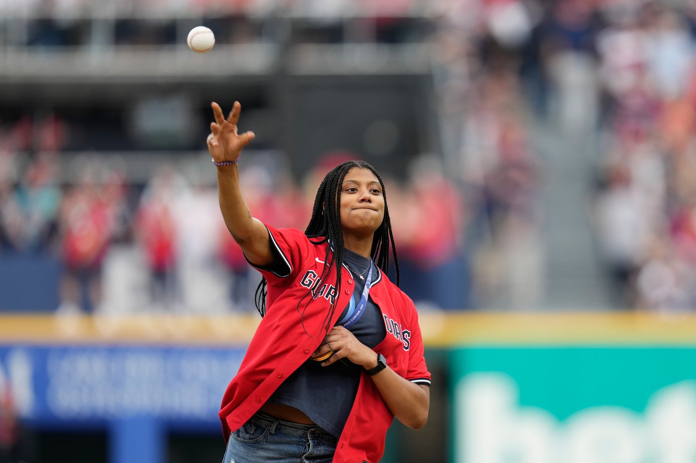 Jack Hughes and Aerin Frankel take the Olympic gold medal tour to Yankee Stadium | iNFOnews.ca