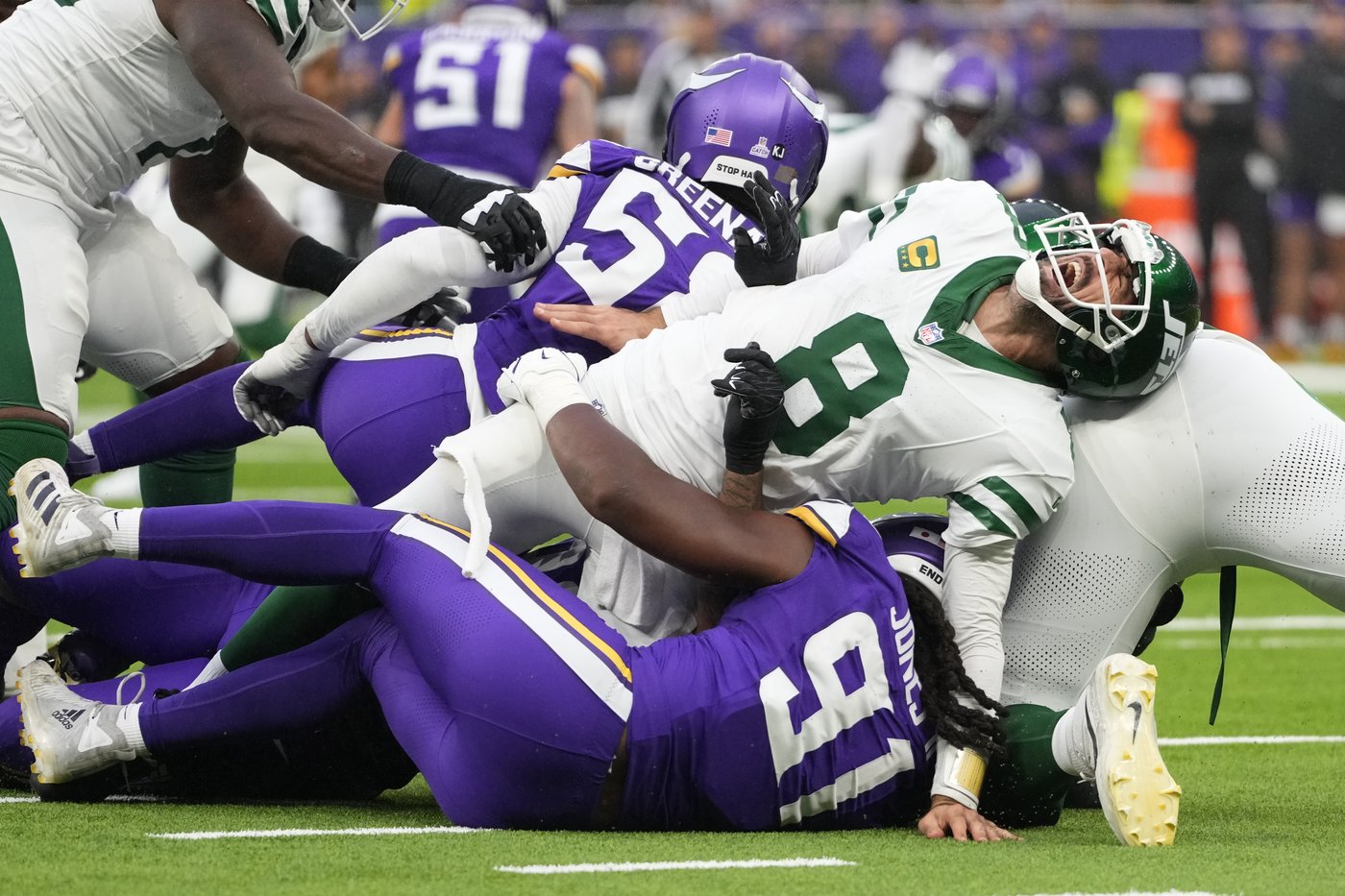 Jets' Rodgers leaves London 'banged up' with a sprained ankle and a tough loss to Vikings | iNFOnews.ca Jets' Rodgers leaves London 'banged up' with a sprained ankle and a tough loss to Vikings | iNFOnews.ca