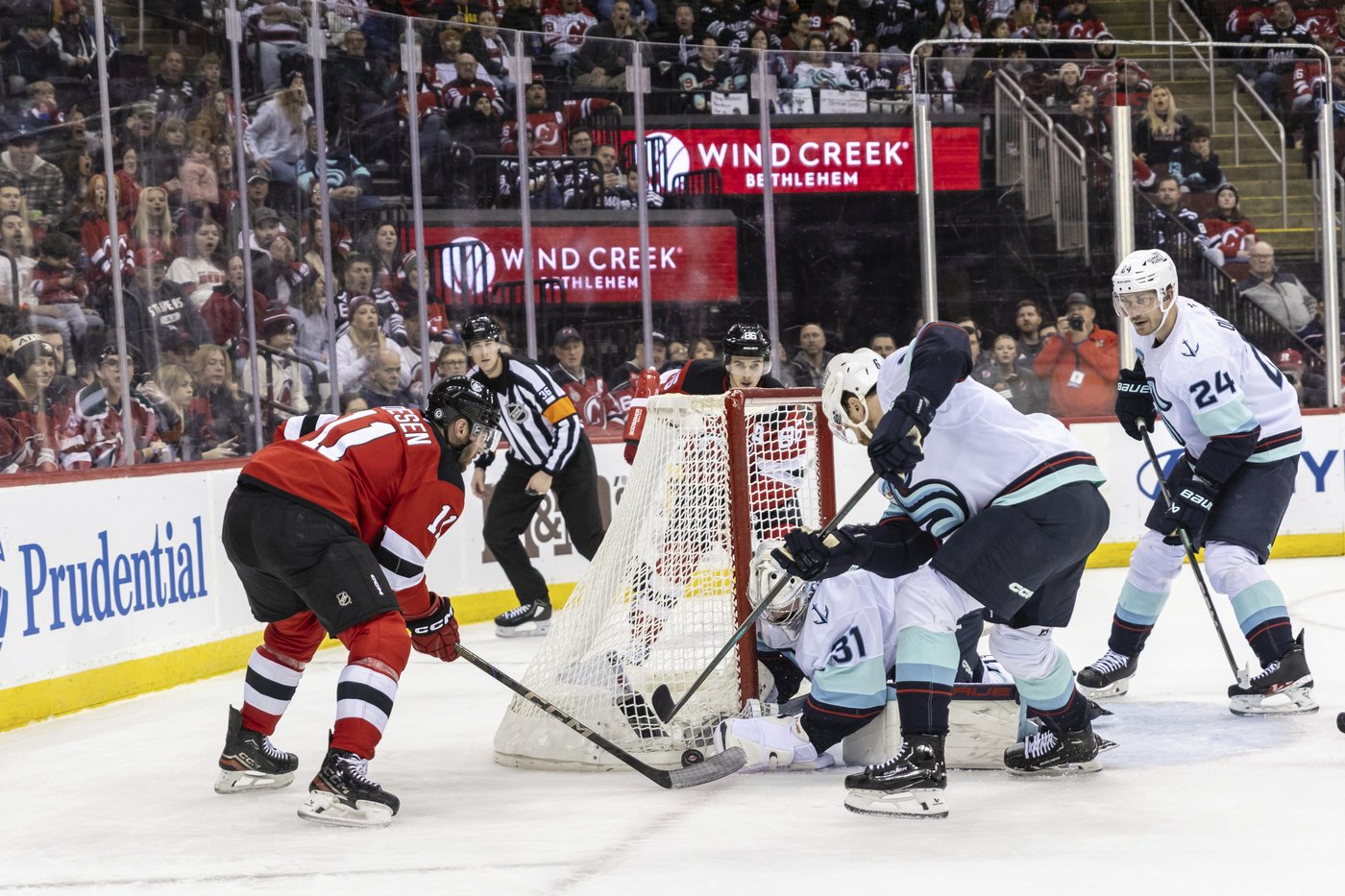 Meier scores tiebreaking goal early in 3rd period as Devils beat Kraken 3-2 | iNFOnews.ca