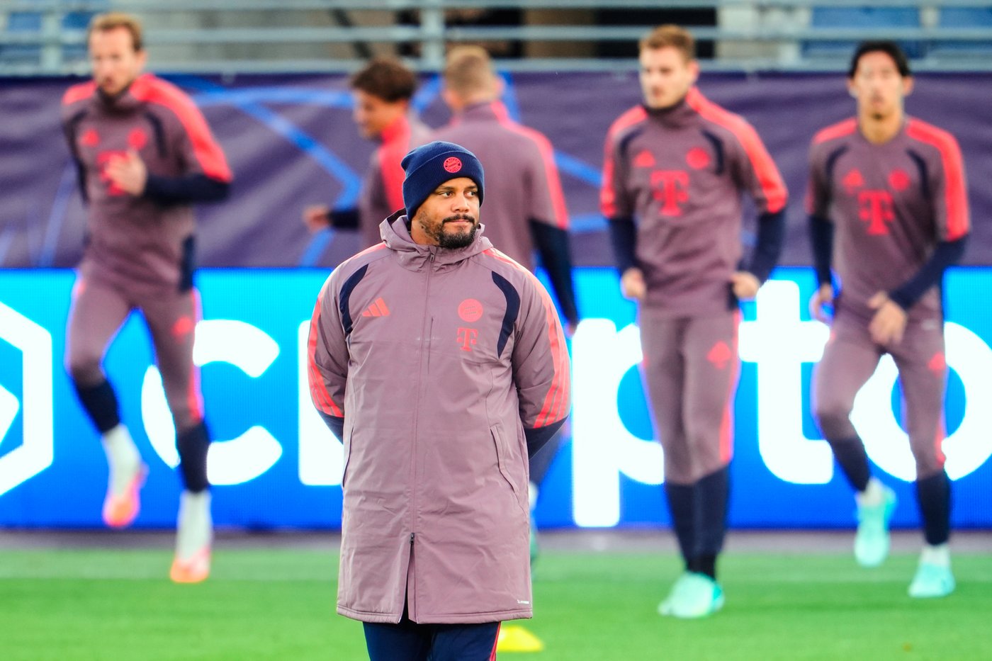 Bayern Munich coach Vincent Kompany hospitalized after collapsing at training | iNFOnews.ca
