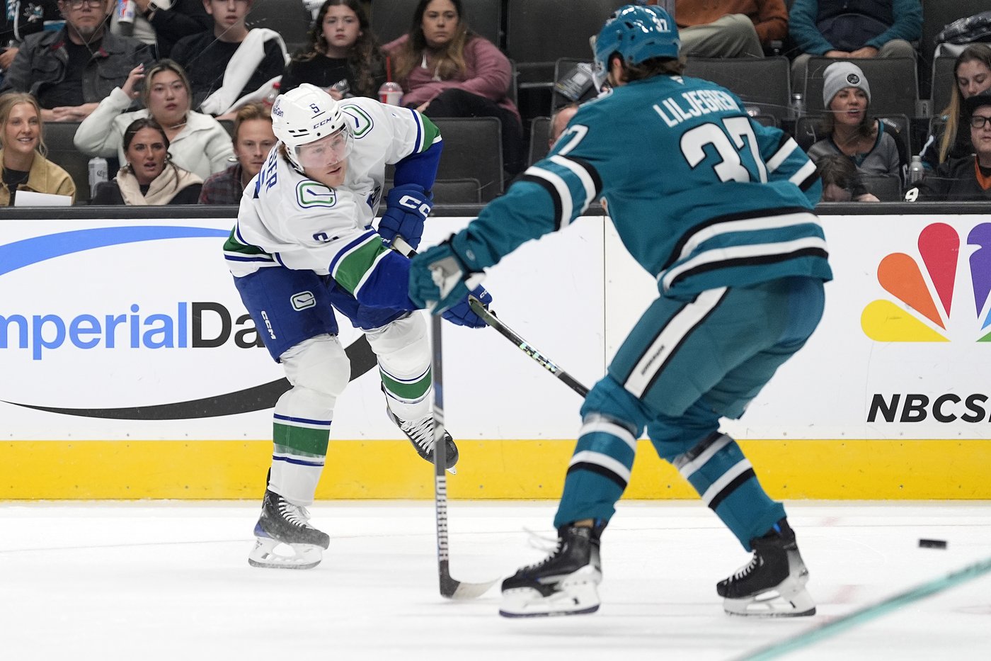 Suter scores twice as Canucks edge Sharks 3-2 | iNFOnews.ca Suter scores twice as Canucks edge Sharks 3-2 | iNFOnews.ca