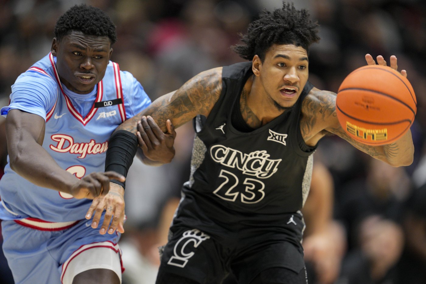 Skillings scores 17 and No. 19 Cincinnati outlasts No. 22 Dayton 66-59 | iNFOnews.ca Skillings scores 17 and No. 19 Cincinnati outlasts No. 22 Dayton 66-59 | iNFOnews.ca