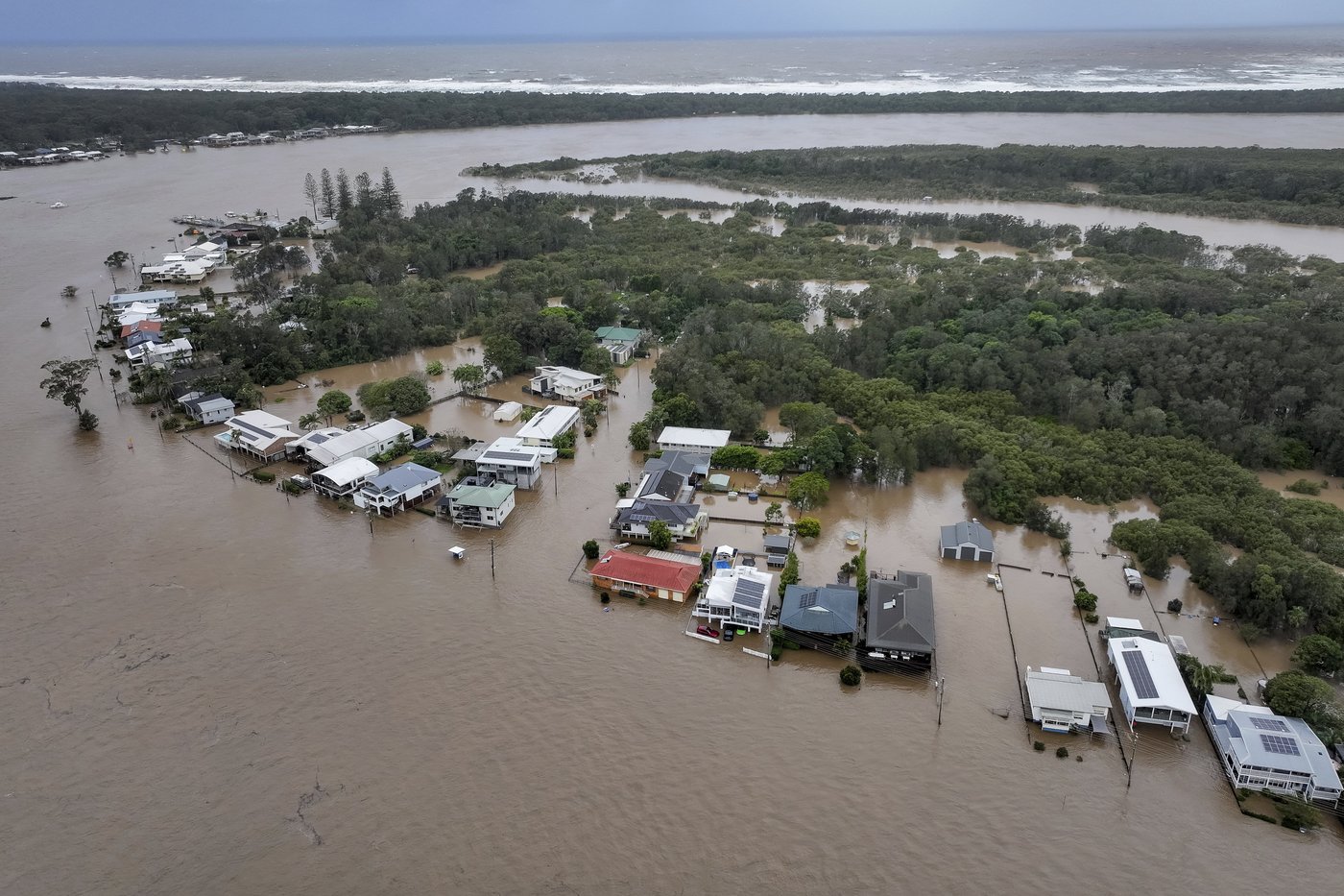 Record floodwaters in eastern Australia leave 3 dead and 1 missing | iNFOnews.ca