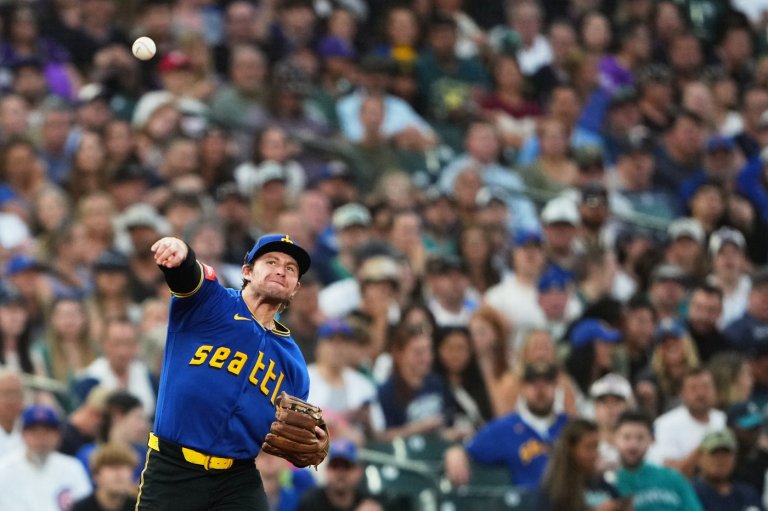 Mariners utilityman Brendan Donovan lands on 7-day concussion IL after batting cage accident | iNFOnews.ca
