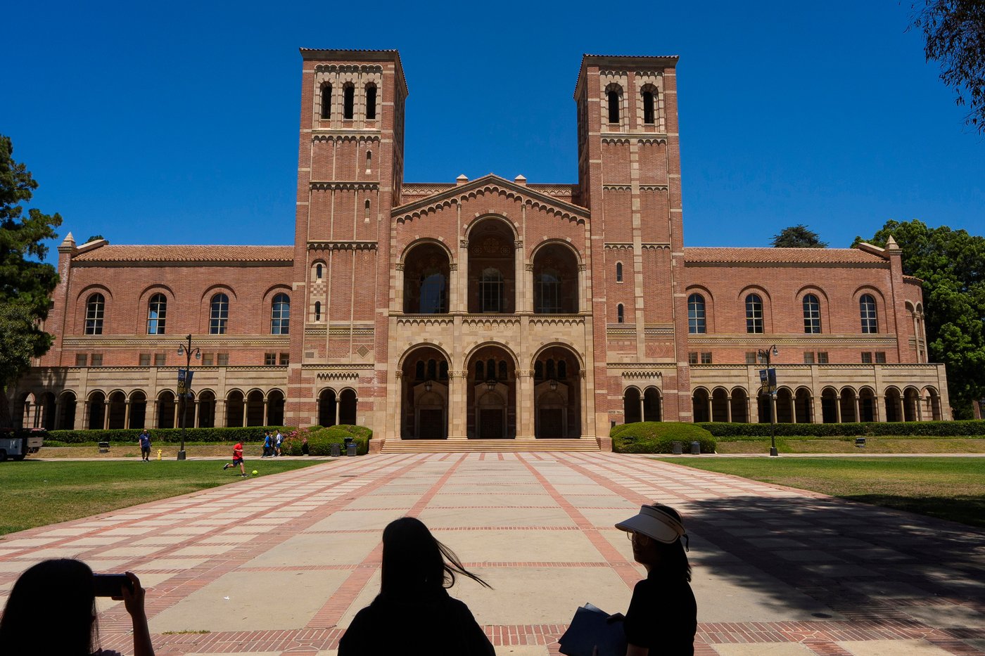 Justice Dept. finds UCLA medical school illegally used race in admissions | iNFOnews.ca