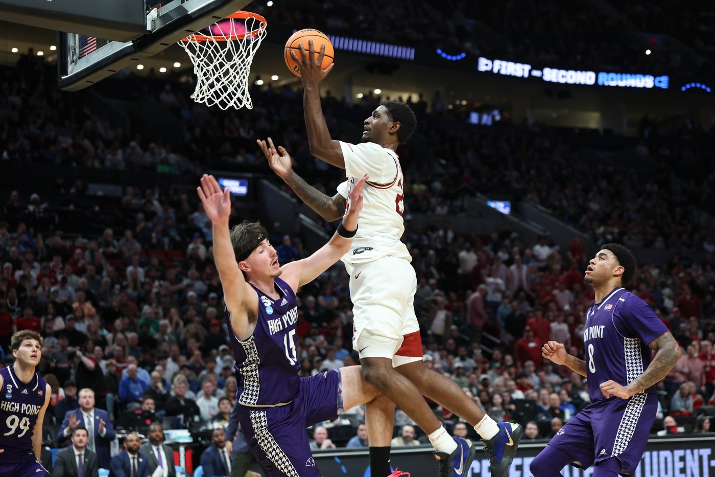 Acuff scores 36 as Arkansas holds off No. 12 seed High Point 94-88 to reach the Sweet 16 | iNFOnews.ca Acuff scores 36 as Arkansas holds off No. 12 seed High Point 94-88 to reach the Sweet 16 | iNFOnews.ca