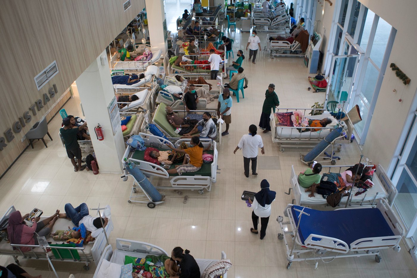 Rescuers dig through rubble and landslides after Indonesia quake kills 47 | iNFOnews.ca