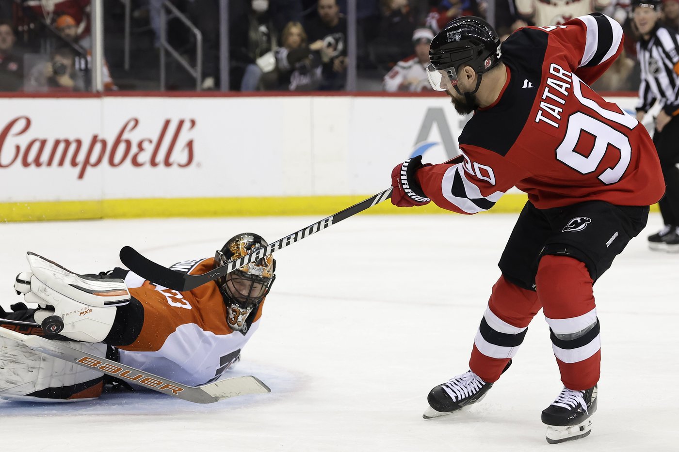 Jake Allen stops 24 as Devils rout Flyers 5-0 | iNFOnews.ca