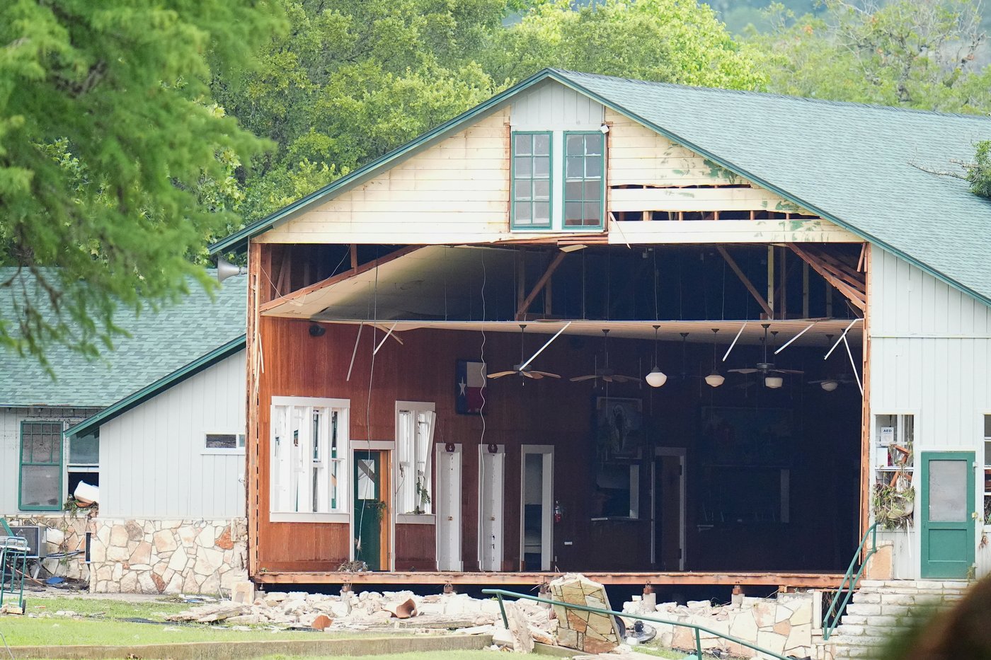 Floods turned beloved Texas camp into a nightmare. At least 27 girls remain missing | iNFOnews.ca