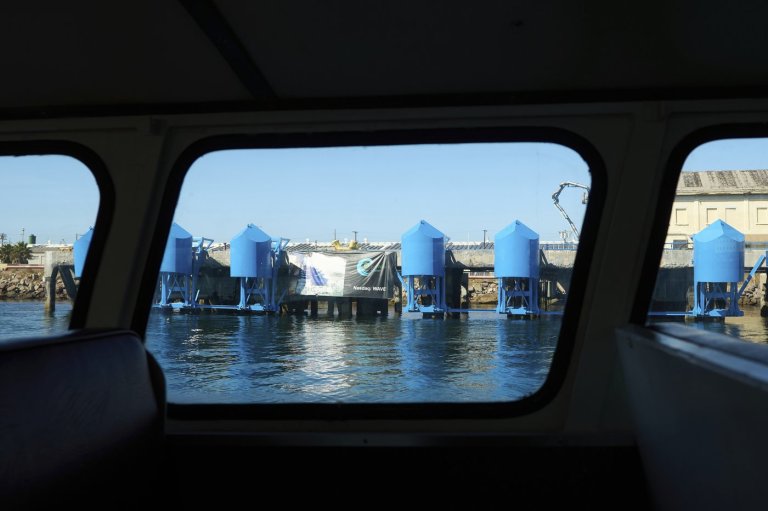In LA port, bobbing blue floats are turning wave power into clean energy | iNFOnews.ca