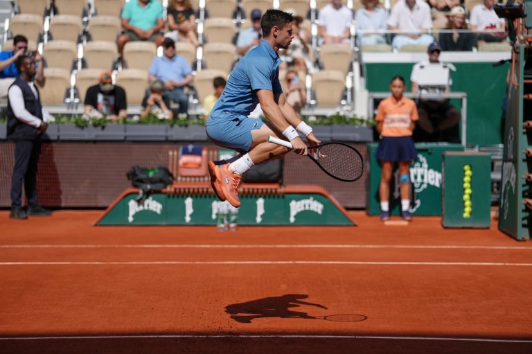 French Open starts amid a heat wave in Paris. Djokovic to play Perricard in the night match | iNFOnews.ca