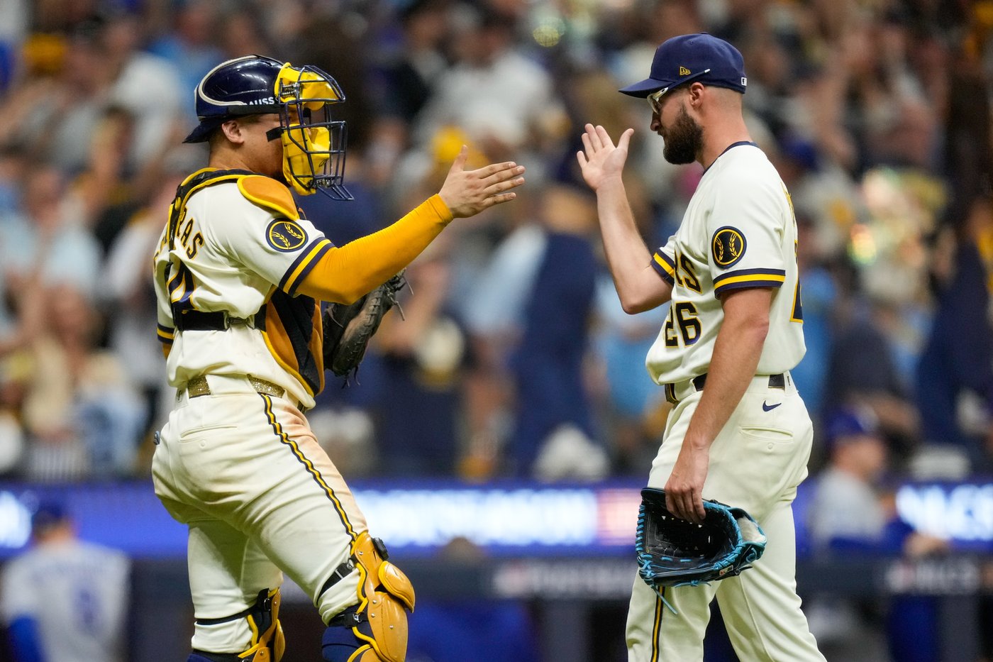 Contreras delivers and Milwaukee's bullpen shines as the Brewers top the Dodgers 7-4 in NLCS Game 2 | iNFOnews.ca