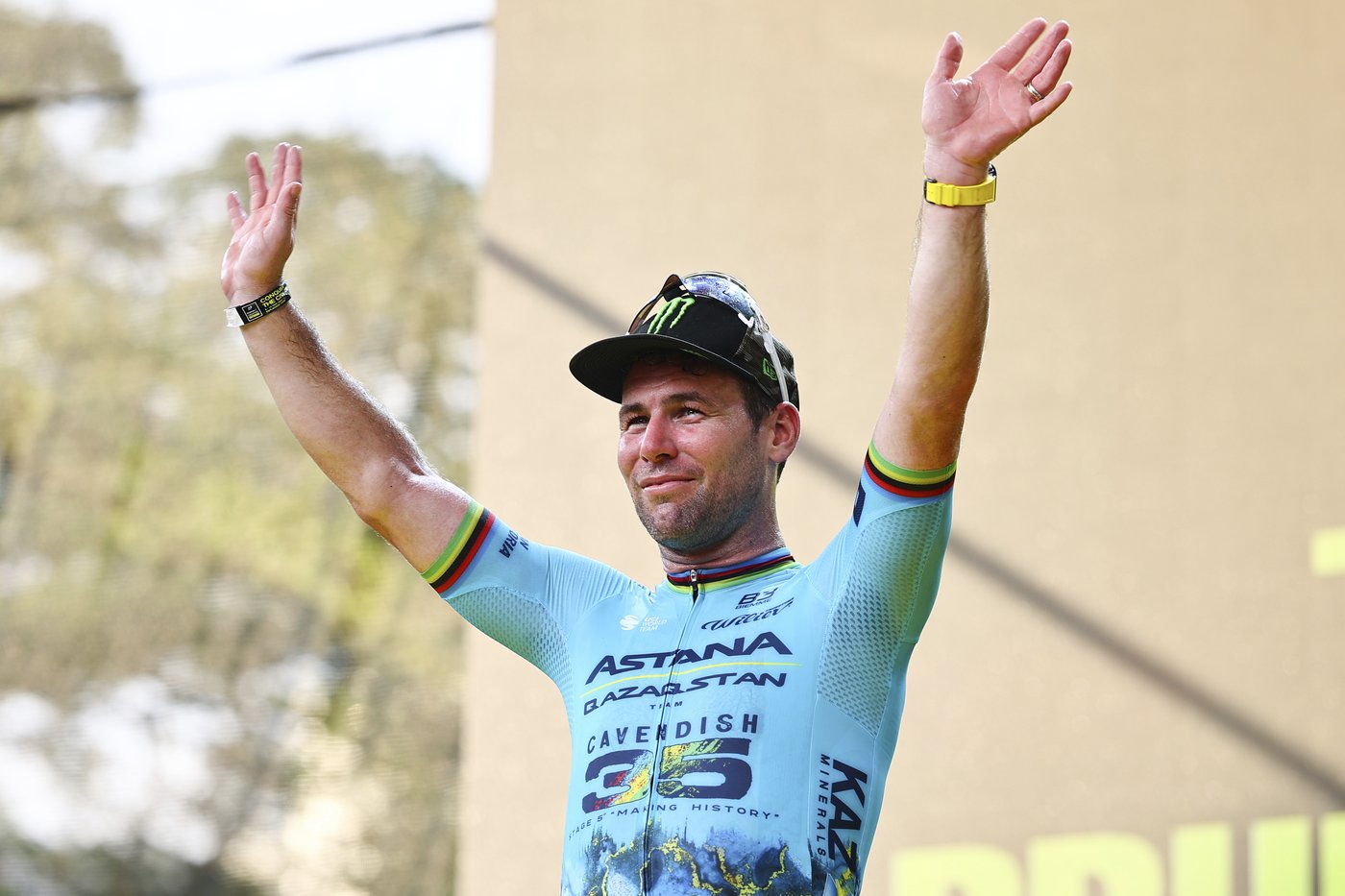 Sprint ace Mark Cavendish ends cycling career in style with Singapore win | iNFOnews.ca