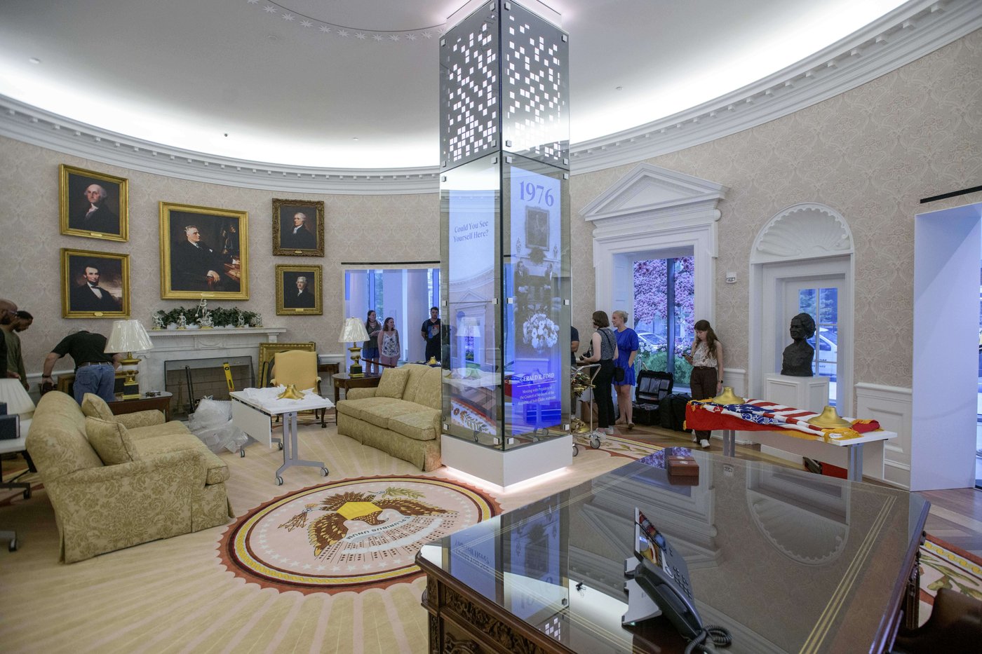 A replica Oval Office near the White House just got a Trump makeover | iNFOnews.ca A replica Oval Office near the White House just got a Trump makeover | iNFOnews.ca