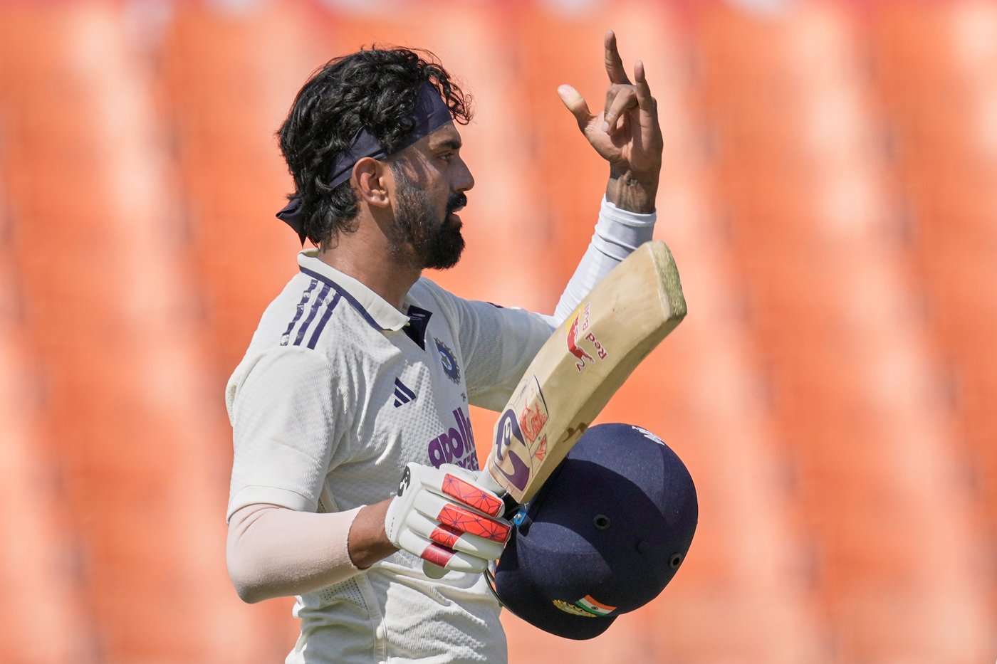 Gill, Rahul centuries lead dominant India to 368-3 on Day 1 of one-off test against Afghanistan | iNFOnews.ca