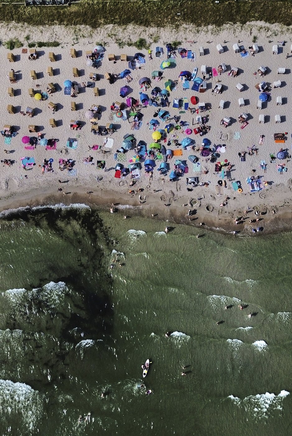 See the world in vertical: Top photos by AP's photojournalists | iNFOnews.ca