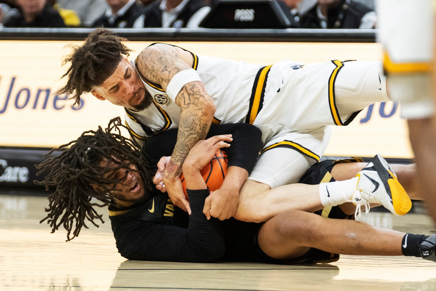 Missouri holds off No. 19 Vanderbilt 81-80 after squandering big lead | iNFOnews.ca