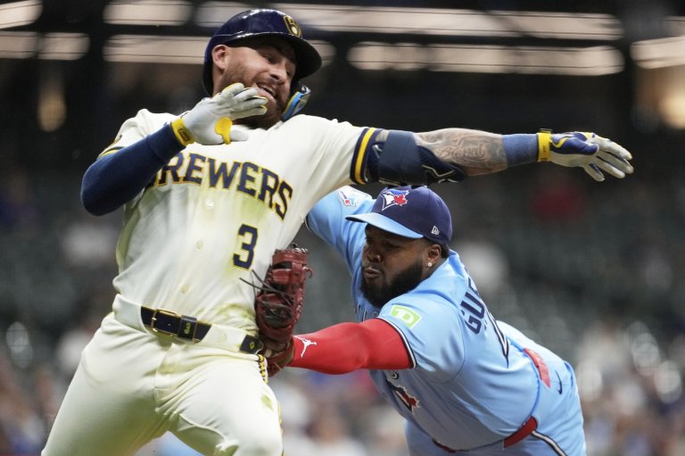 Blue Jays batter Brewers' bullpen to win 9-7 in 10 innings as Milwaukee drops 6th straight | iNFOnews.ca