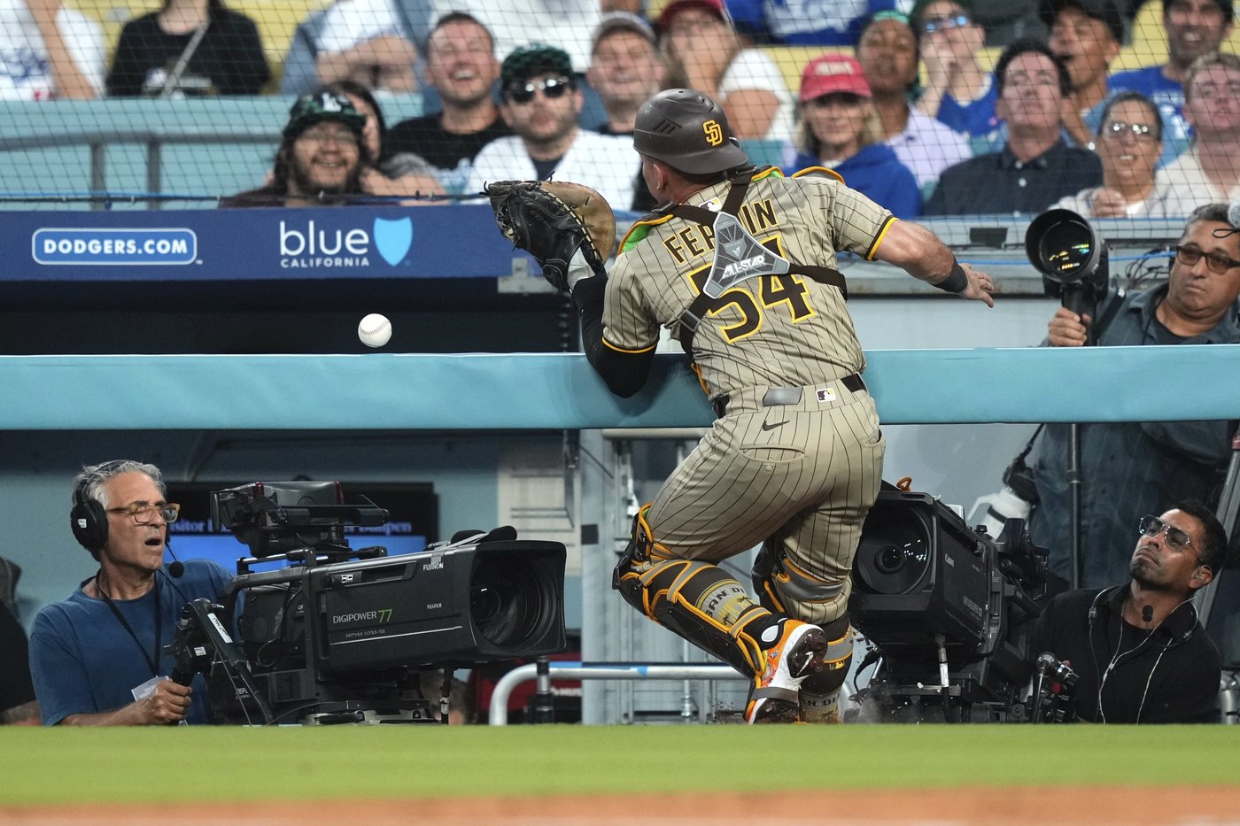 NL West race heats up as Dodgers tie Padres for lead | iNFOnews.ca NL West race heats up as Dodgers tie Padres for lead | iNFOnews.ca