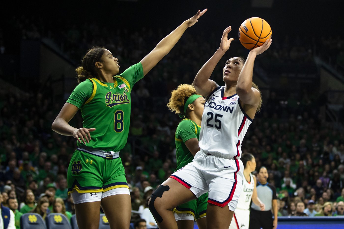 Hidalgo scores 29 as No. 8 Notre Dame holds off No. 2 UConn 79-68 | iNFOnews.ca Hidalgo scores 29 as No. 8 Notre Dame holds off No. 2 UConn 79-68 | iNFOnews.ca