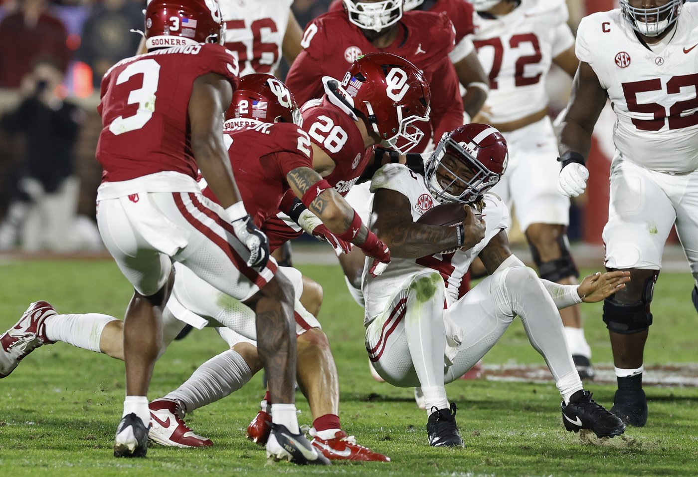 Arnold, Robinson run for more than 100 yards as Oklahoma stuns No. 7 Alabama 24-3 | iNFOnews.ca