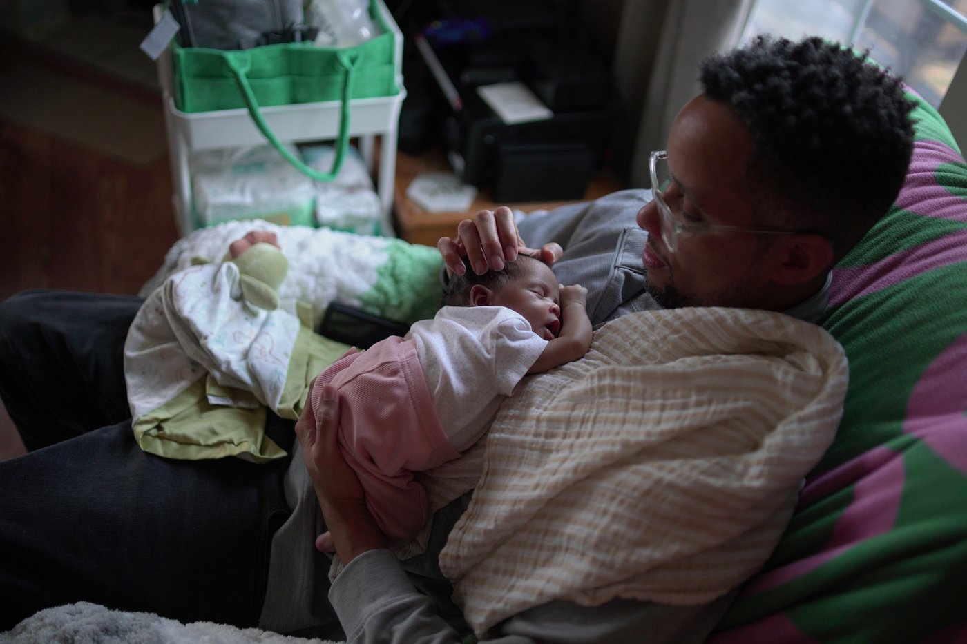 Black fathers embrace resources to support their pregnant partners through birth | iNFOnews.ca