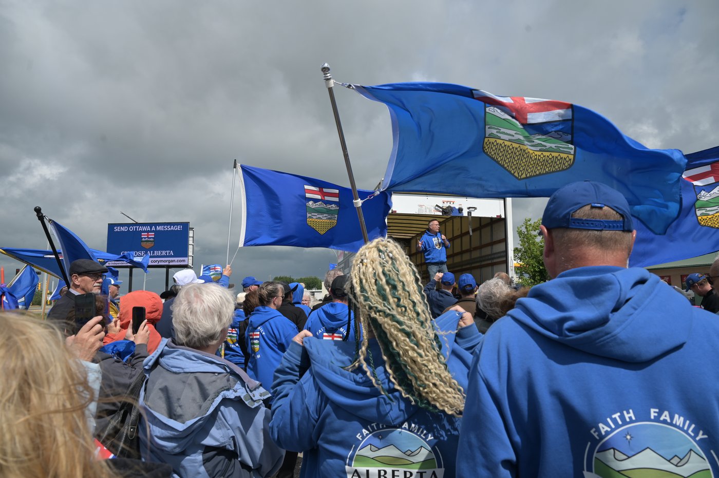 'It's so emotional': Fear and unity on Alberta's referendum campaign trail | iNFOnews.ca