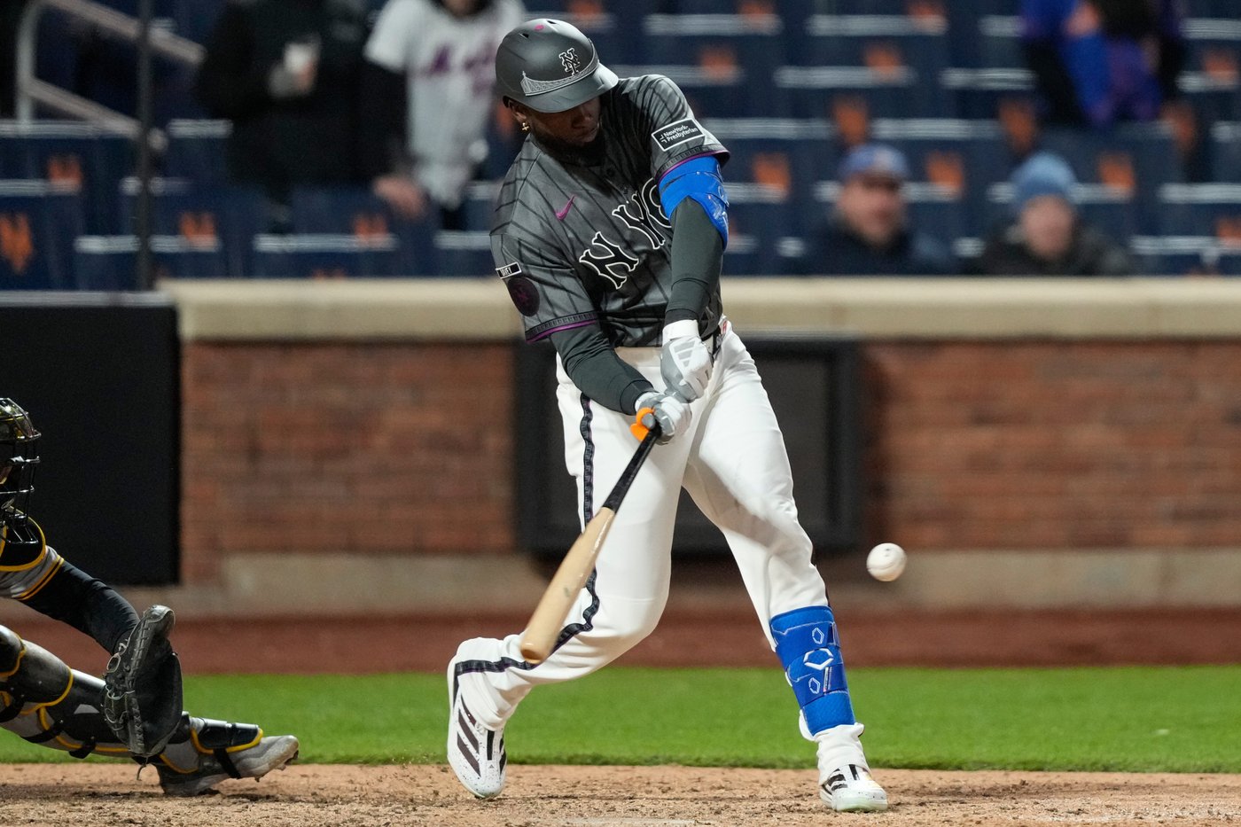 Mets rally past the Pirates 4-2 on a 3-run homer by Luis Robert Jr. in the 11th inning | iNFOnews.ca