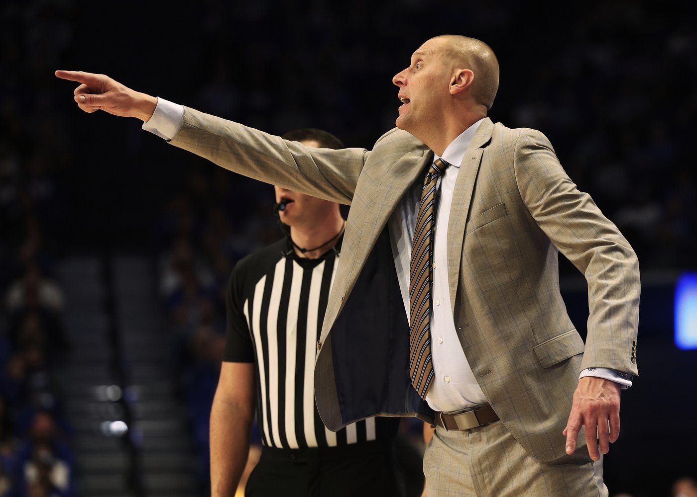 Pair of rivalry games top a stacked week with 7 matchups between AP Top 25 teams | iNFOnews.ca