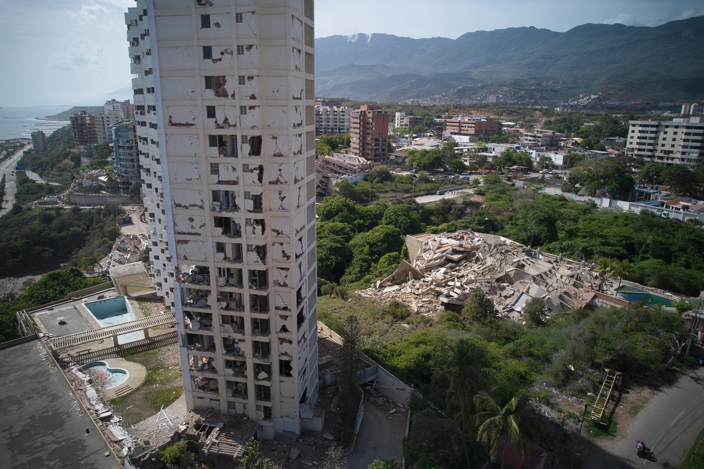 Twin earthquakes strike Venezuela, in photos | iNwheels