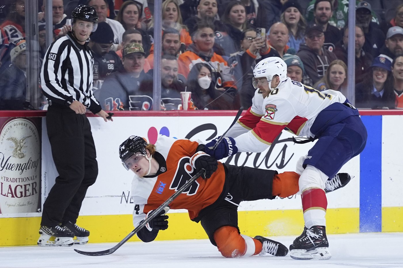 Panthers waste early 3-goal lead, rally with 3 goals in final minutes to top Flyers 7-5 | iNFOnews.ca Panthers waste early 3-goal lead, rally with 3 goals in final minutes to top Flyers 7-5 | iNFOnews.ca