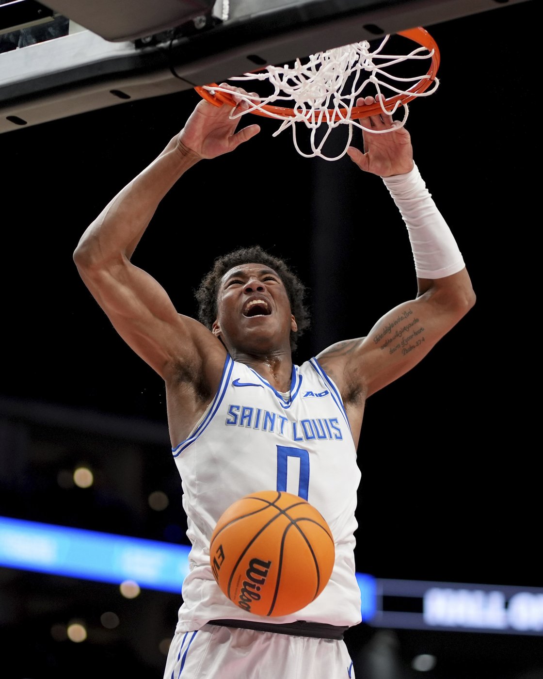 Justin Hill scores 17 as Wichita State downs Saint Louis 88-63 | iNFOnews.ca