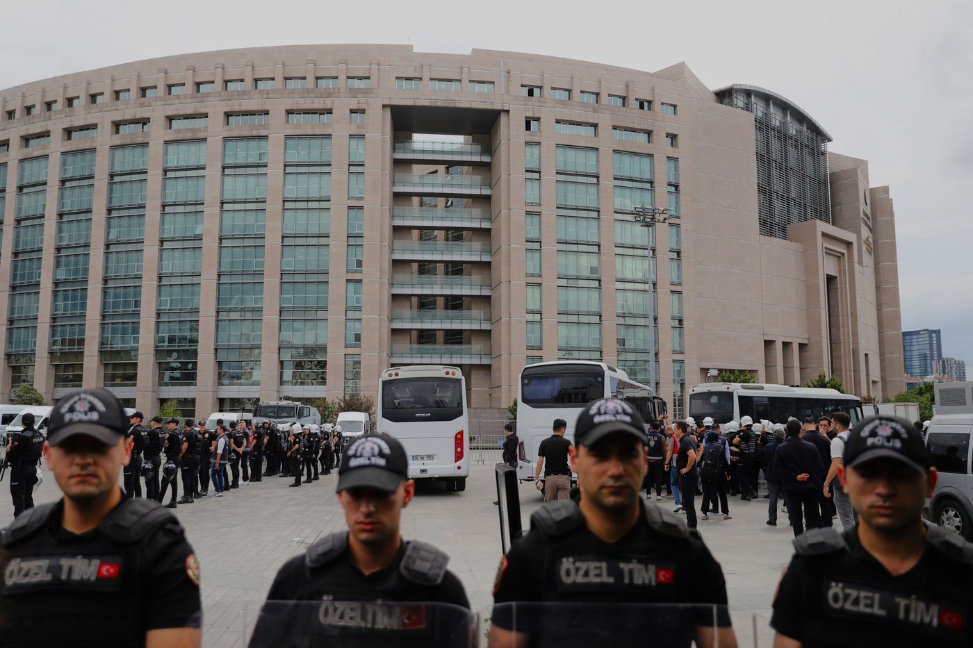 Police detain dozens at an Istanbul courthouse protest over LGBTQ+ crackdown | iNFOnews.ca Police detain dozens at an Istanbul courthouse protest over LGBTQ+ crackdown | iNFOnews.ca