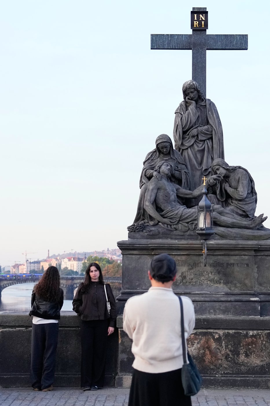 Depeche Mode fans flock to Prague’s Charles Bridge to recreate 1988 band photo | iNFOnews.ca Depeche Mode fans flock to Prague’s Charles Bridge to recreate 1988 band photo | iNFOnews.ca