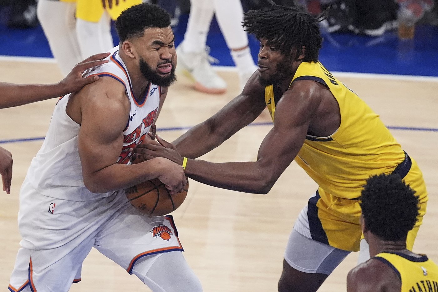Pacers' Walker injures right ankle, leaving his availability for the NBA Finals uncertain | iNFOnews.ca