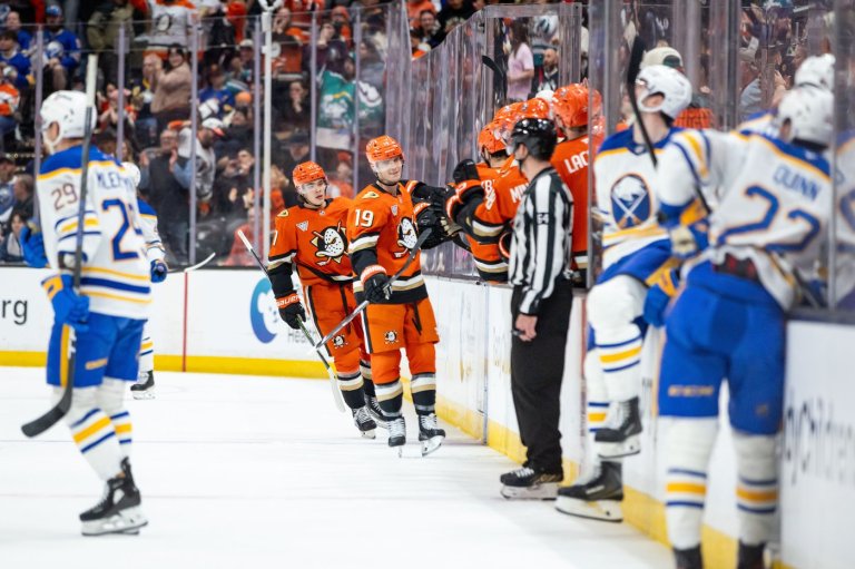 Ducks' Terry scores in OT for 6-5 victory that ends road winning streaks for Lyon and Sabres | iNFOnews.ca