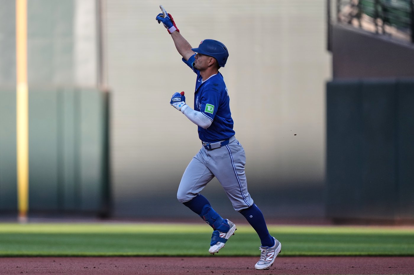 Bases-loaded walk lifts the Blue Jays to a 2-1 victory over the Orioles | iNFOnews.ca