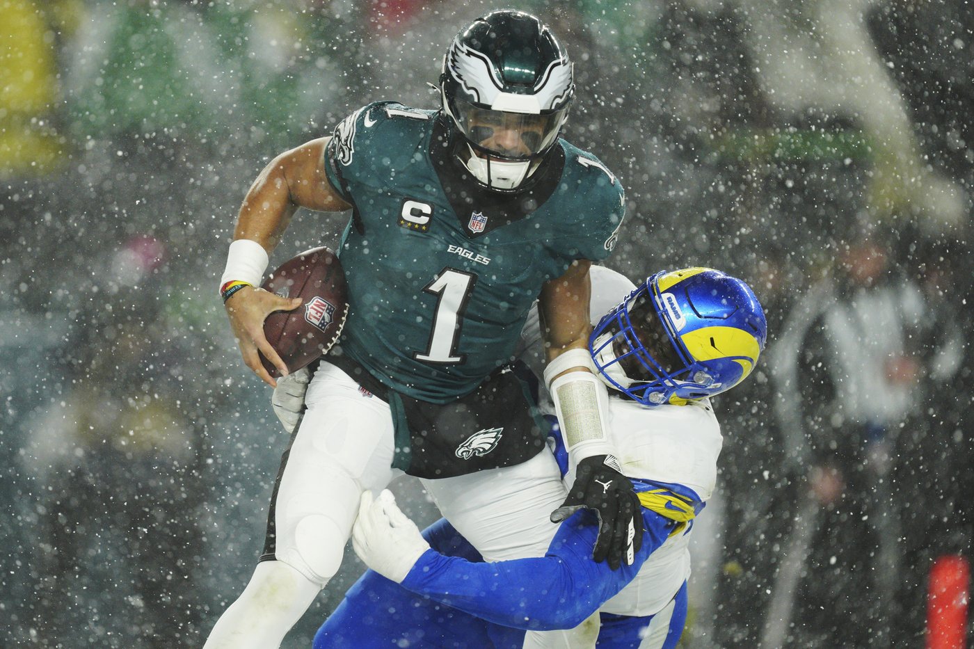 Barkley runs for 78- and 62-yard TDs in the snow and Eagles top Rams 28-22 to head to NFC title game | iNFOnews.ca Barkley runs for 78- and 62-yard TDs in the snow and Eagles top Rams 28-22 to head to NFC title game | iNFOnews.ca