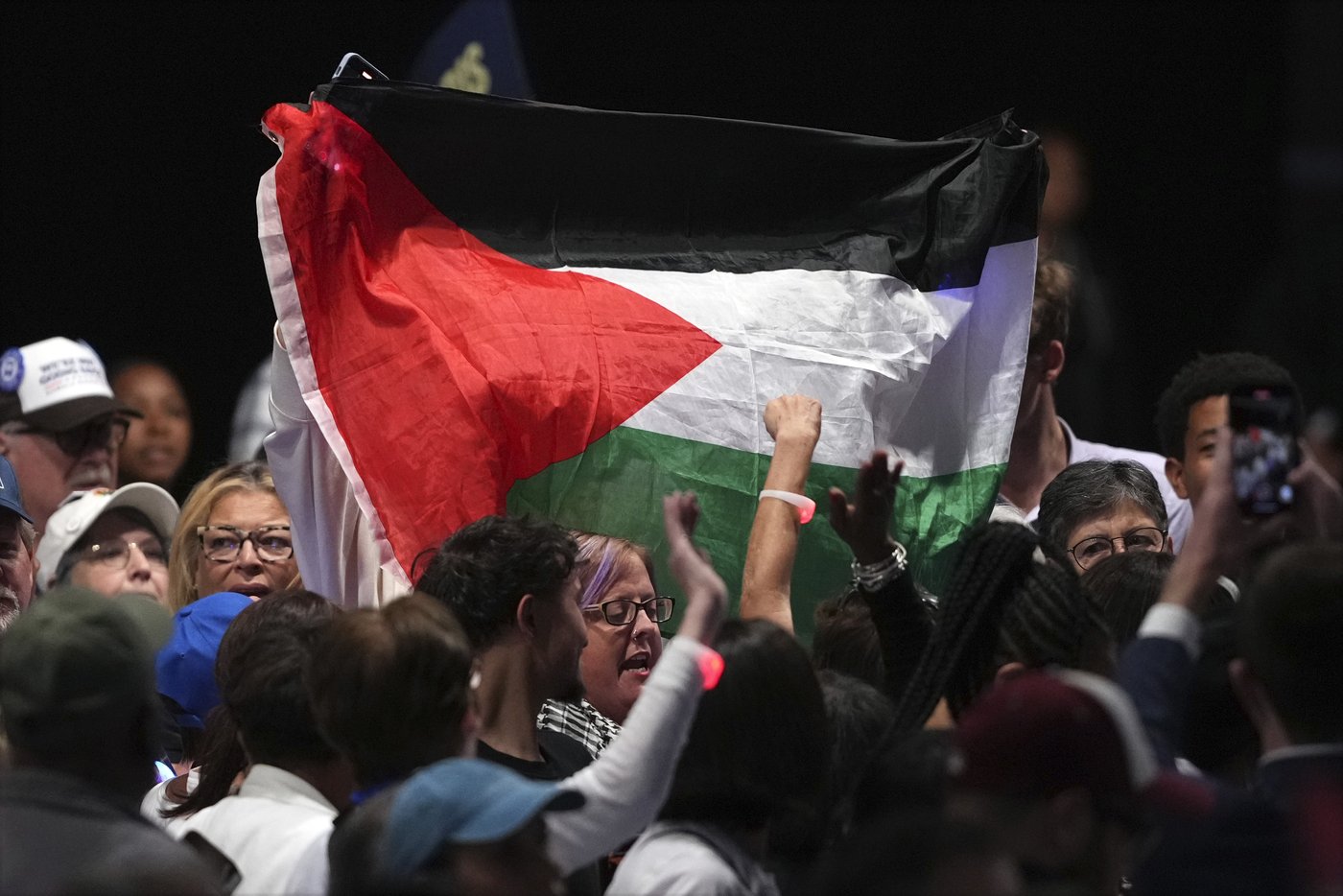 Harris tries to turn Gaza protests into a way to energize the crowds at her rallies | iNFOnews.ca