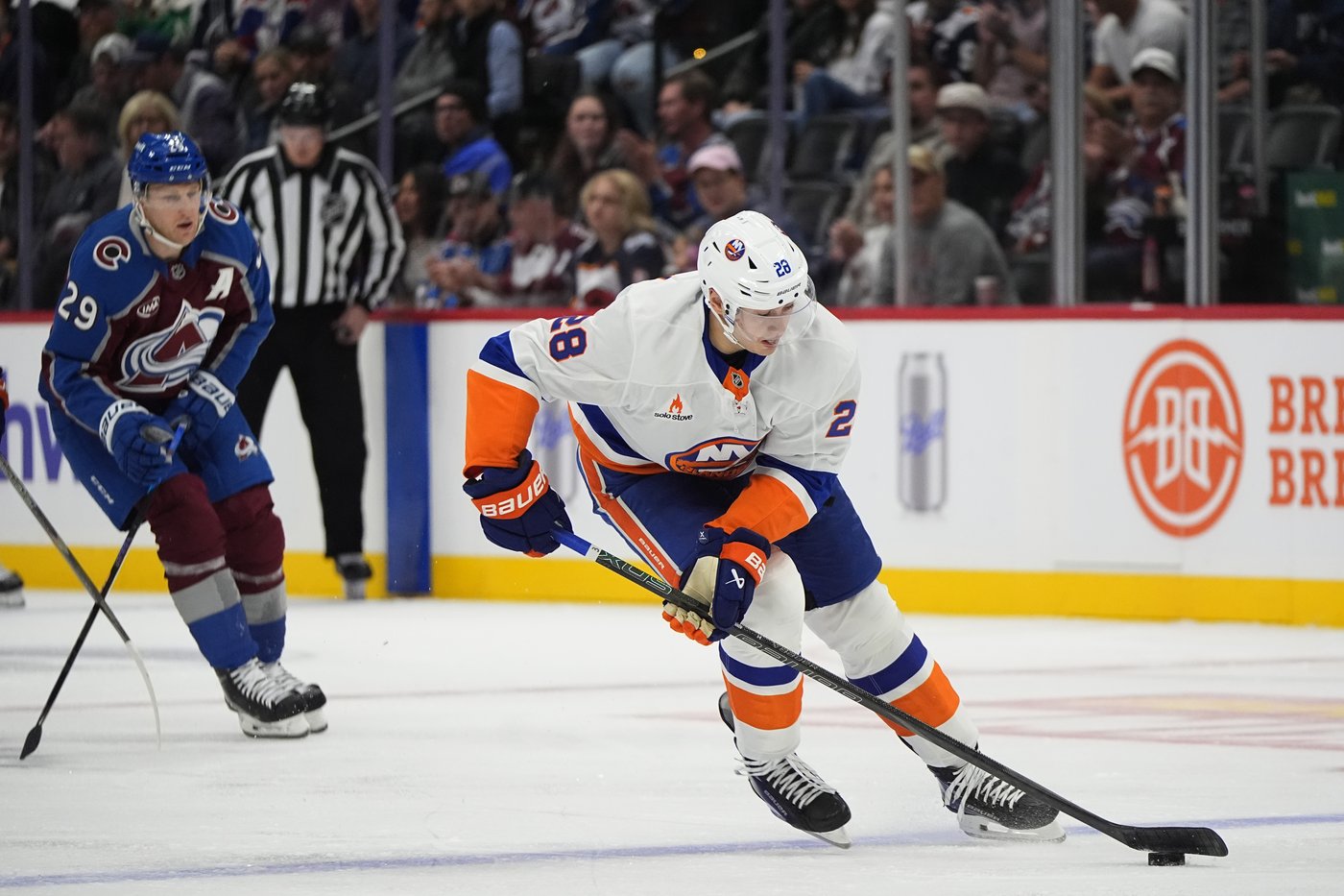Nelson's 2 goals lifts Islanders to 6-2 win over Avalanche in Patrick Roy's return to Colorado | iNFOnews.ca