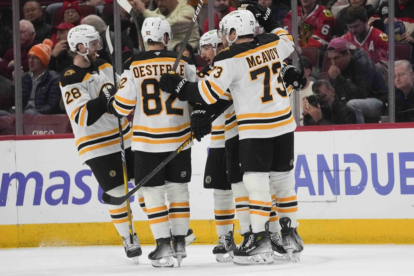 Marchand and Geekie help the Bruins beat the Blackhawks 4-2 for their 3rd consecutive win | iNFOnews.ca