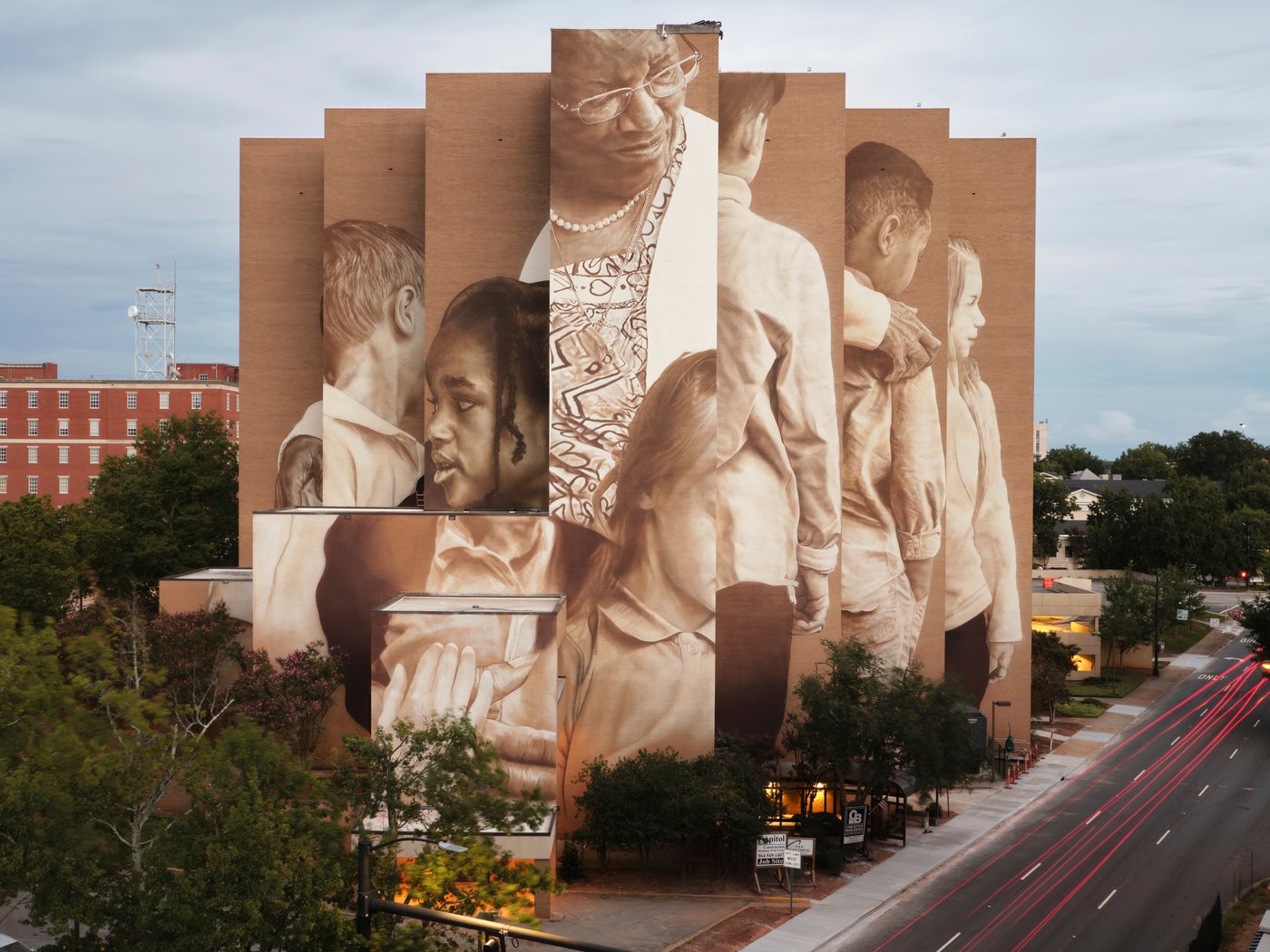 An Australian artist is painting huge murals on silos in the US Midwest | iNFOnews.ca