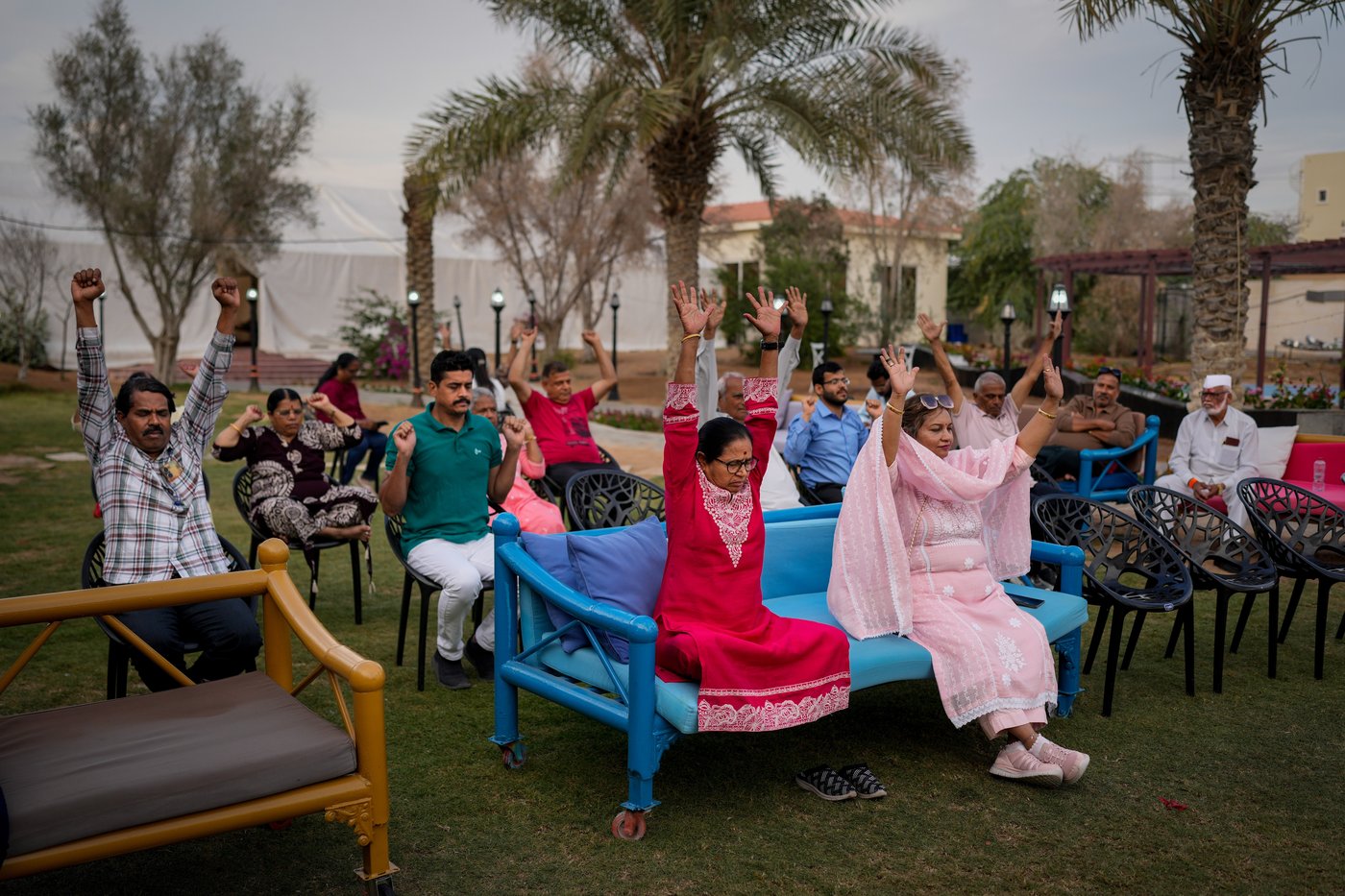 Photos show travellers stuck in the UAE taking shelter from war at Indian expat's home | iNFOnews.ca