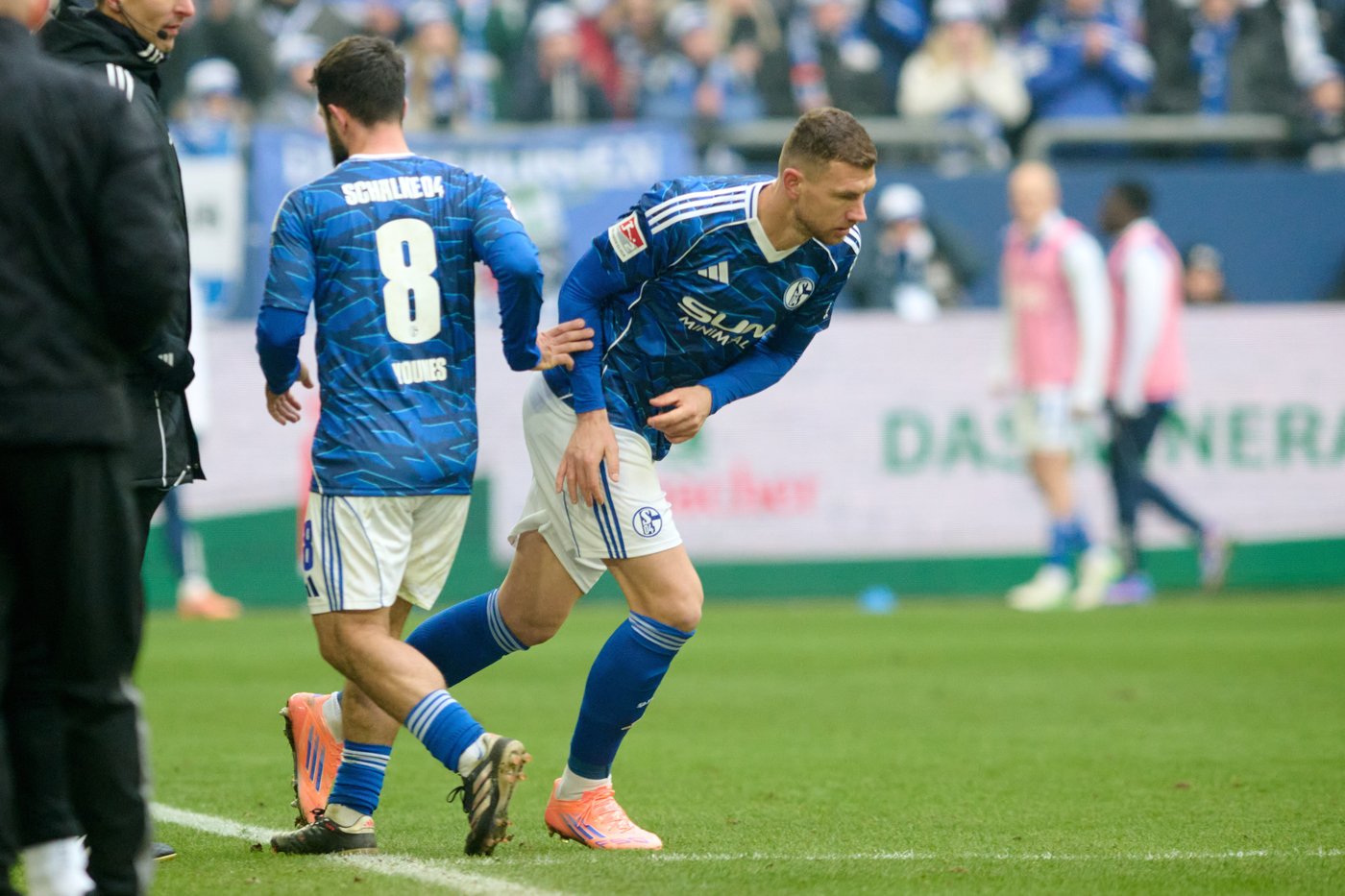 Edin Džeko repays jubilant welcome by scoring on his Schalke debut | iNFOnews.ca