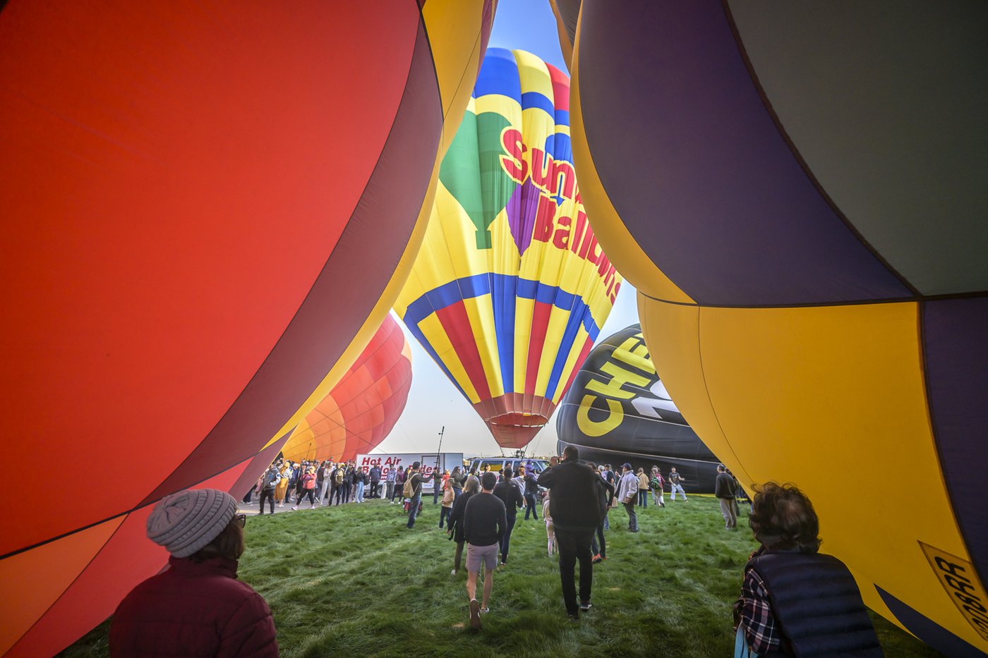 'Magical' flotilla of hot air balloons take flight at international fiesta amid warm temperatures | iNFOnews.ca 'Magical' flotilla of hot air balloons take flight at international fiesta amid warm temperatures | iNFOnews.ca