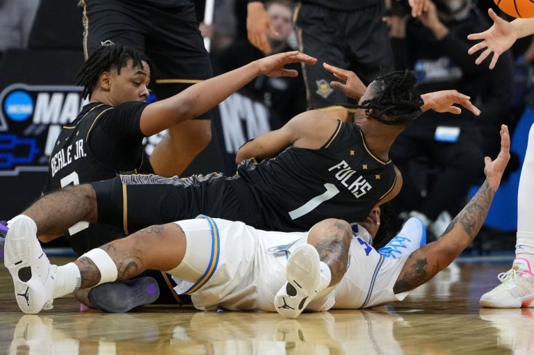 Mouth madness! UCLA's Skyy Clark grins and bears it after tooth bites the dust in NCAA Tournament | iNFOnews.ca