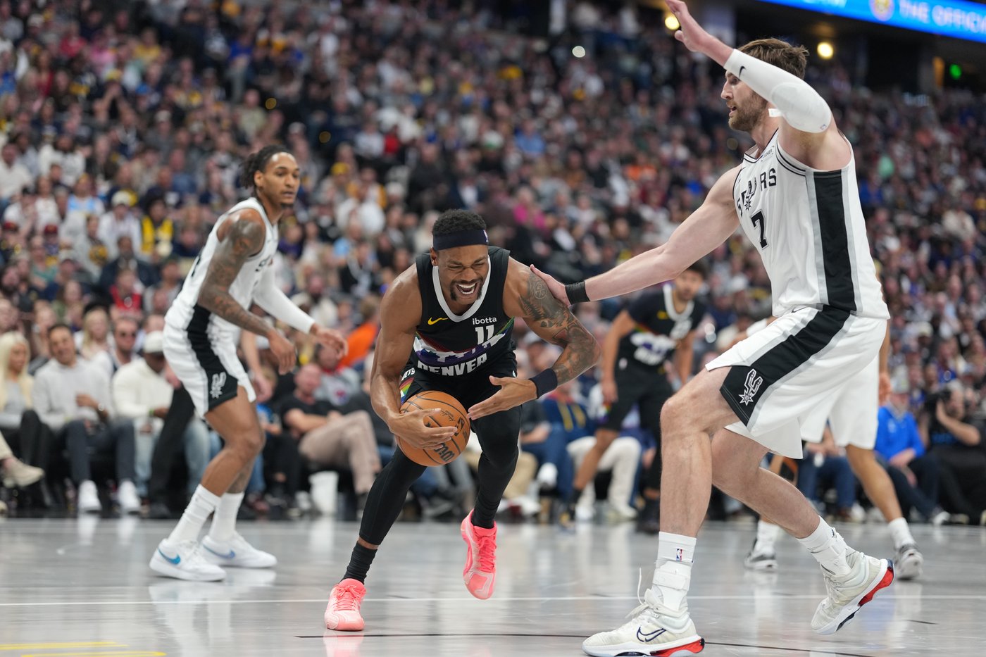 Jokic scores 40, outduels Wembanyama and Nuggets top Spurs 136-134 in OT | iNFOnews.ca