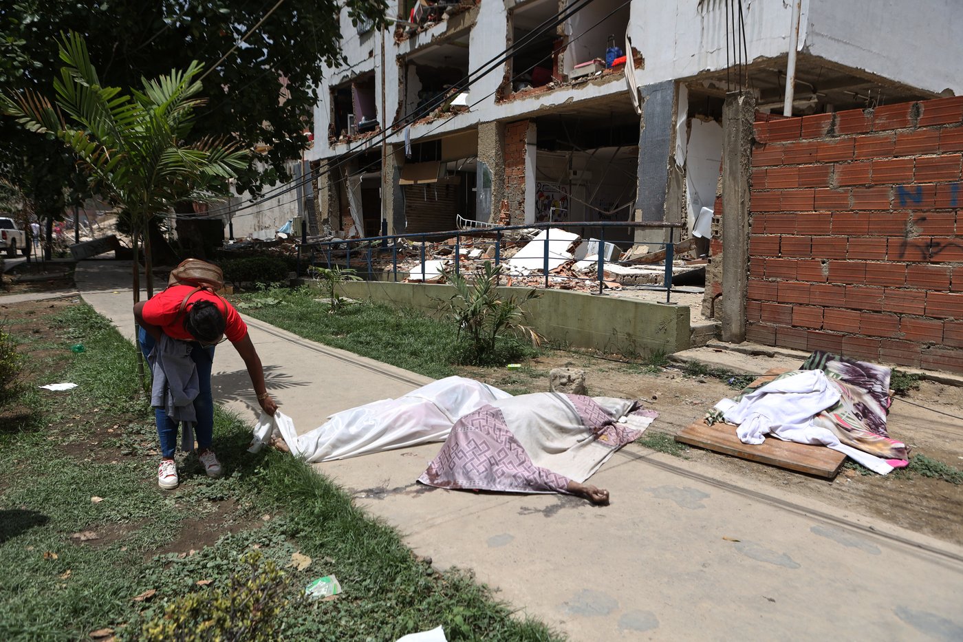 Twin earthquakes strike Venezuela, in photos | iNwheels